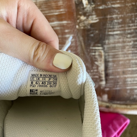 COPY - BRAND NEW WHITE ADIDAS - US WOMENS 8 - Picture 6 of 8